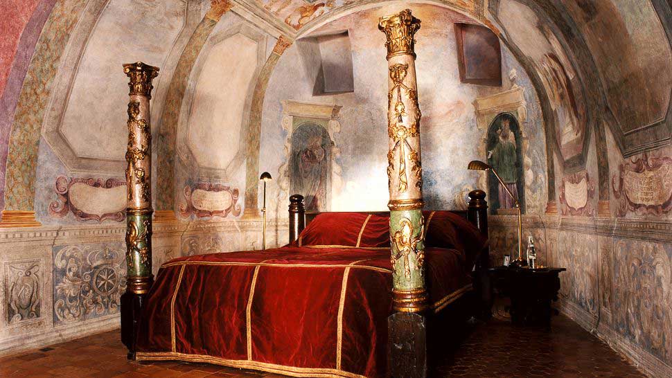 Villa-Casuarina-Chateau-bagnols-bedroom